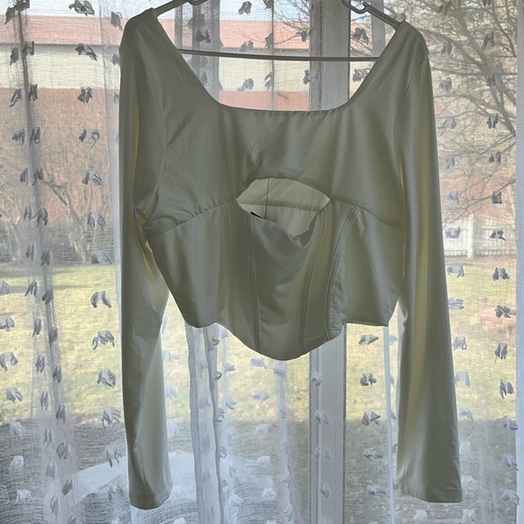 Fashion Nova Off White Top - Picture 2 of 3